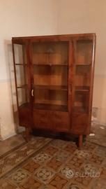 vetrina in legno antica 