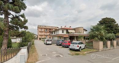 BILOCALE CON garage o giardino privato a Saronno
