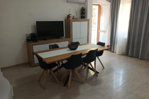 Ampio rifinito quadrivano con cantina via scirocco