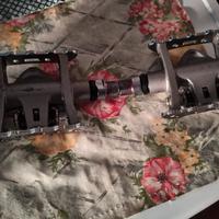 2 paia di pedali doppio uso x mtb