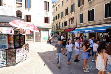 NEGOZIO A VENEZIA