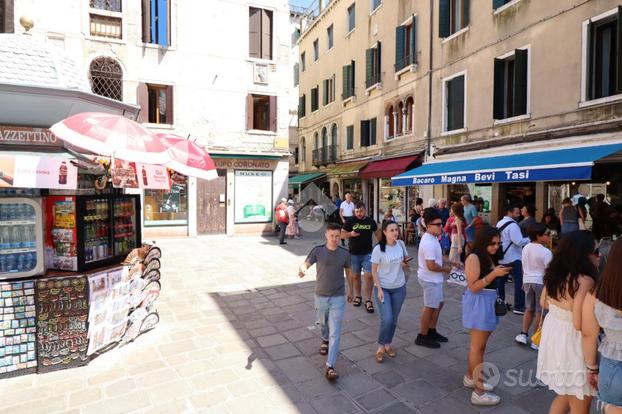 NEGOZIO A VENEZIA