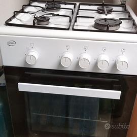 Cucina a gas Daya 4 fuochi con forno a gas usata p