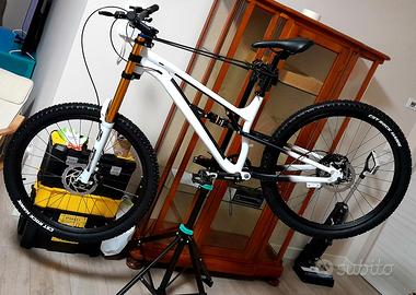 Mountain bike Mtb da trail downhill escursioni