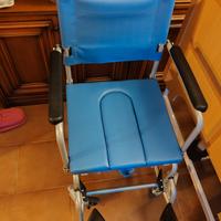 Sedia a rotelle comoda (WC) 