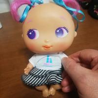 piccola bambolina funzionante ditta famosa