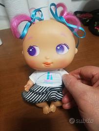 piccola bambolina funzionante ditta famosa