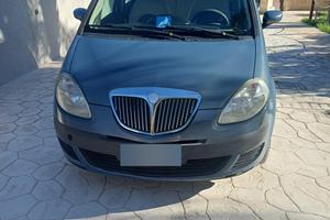 Auto diese, perfetta per neo patentati.