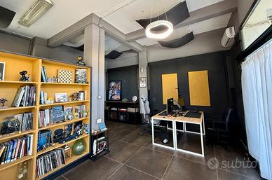 Coworking Rebibbia - Postazione con Monitor