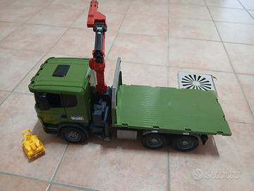 camion verde con ribalta