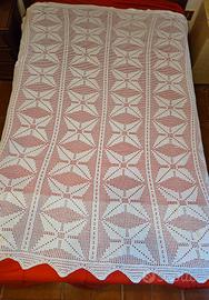 Copriletto lavorati a mano all'uncinetto