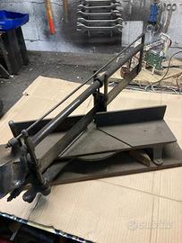 Tagliacornici vintage per battiscopa