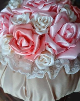 composizione di fiori rosa 