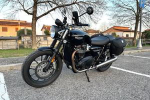 Triumph Street Twin del 2022 - solo 2800km