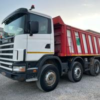 Camion 4 assi ribaltabile