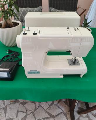 Macchina da cucire Necchi 215 Chic
