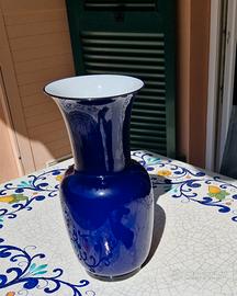 Grande vaso opalino blu zaffiro di Venini 
