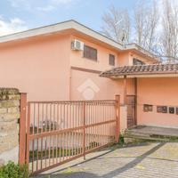 VILLA A SCHIERA A FONTE NUOVA