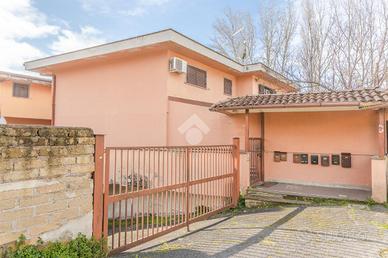 VILLA A SCHIERA A FONTE NUOVA