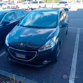 Peugeot 208 - 2015