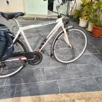 bicicletta da passeggio MBM bianca 