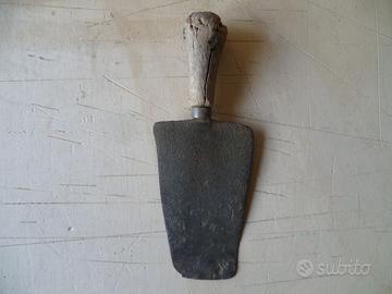 Antico coltello taglia parmiggiano collezione muse