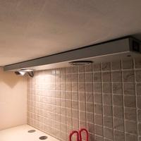 Barra illuminazione alluminio sottopensile con pre