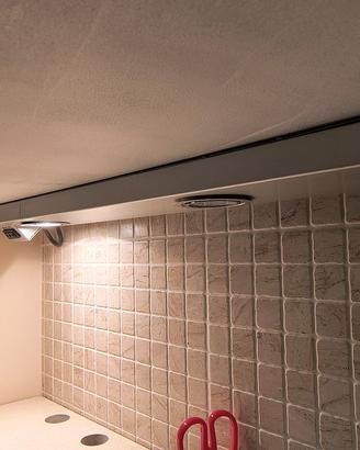 Barra illuminazione alluminio sottopensile con pre