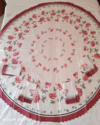 Set tovaglia floreale con tovaglioli abbinati