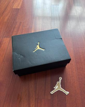 Scatola junior scarpe Nike + adesivo Jordan