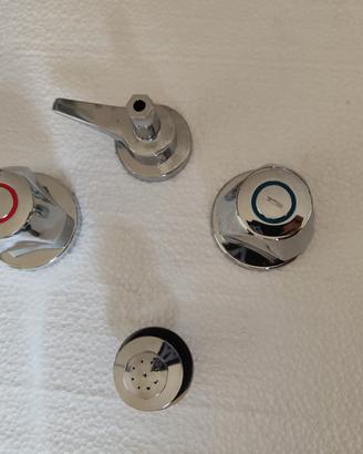 Rubinetto bidet con doccetta e scarico 