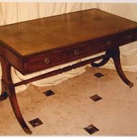 Scrittoio 800 inglese con piano in pelle