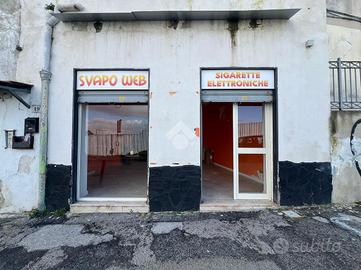 NEGOZIO A NAPOLI