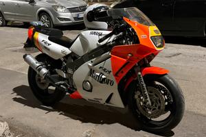 Yamaha FZR 600