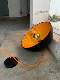 Lampadario in metallo con lampada led