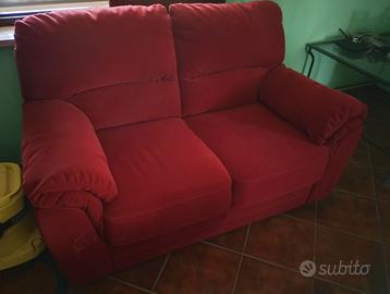 2 divani uguali antigraffio