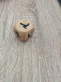 Dado erotico in legno – gioco di coppia divertente