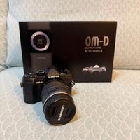 Olympus E-M5 Mark 3 con 14-150 POCHI SCATTI