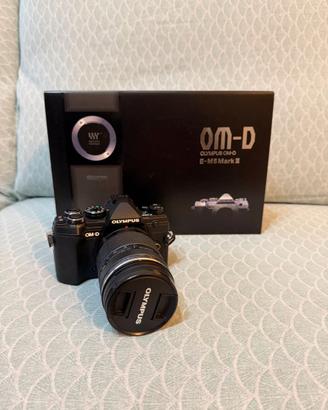 Olympus E-M5 Mark 3 con 14-150 POCHI SCATTI