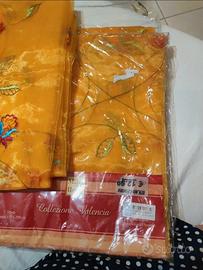 Tende velate Milk and Honey giallo oro con ricami 