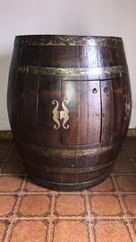 Botte antica originale adibita a bar