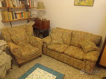 divano e poltrona comodi