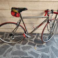 bicicletta da corsa in titanio