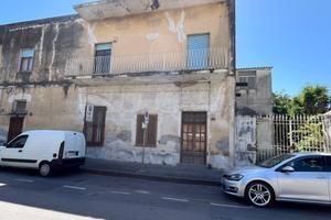 Casa indipendente di 350 m² con più di 5 locali a 