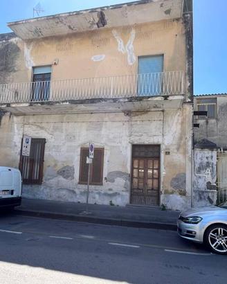Casa indipendente di 350 m² con più di 5 locali a 
