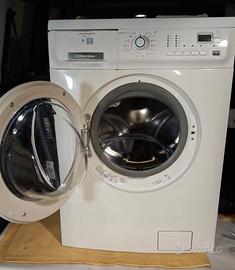 lavatrice marca electrolux 6kg . .