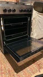 Cucina, piano cottura con forno