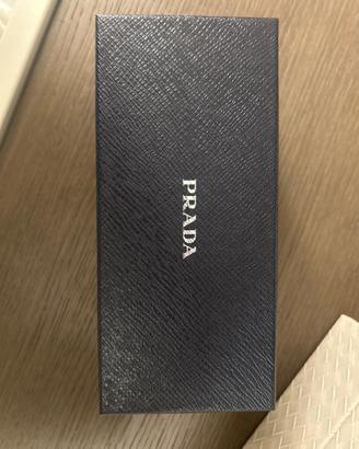 Occhiali da sole PRADA attualmente in collezione
