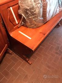Panca in legno con cuscineria