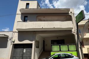 Commerciale a rendita, deposito e abitazione